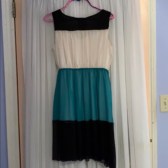 Dress - Picture 2 of 2